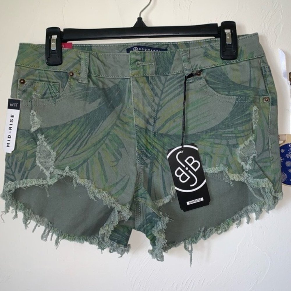 BoomBoom Jeans Distressed Mid-Rise Green Leaf Print Shorts Size 11